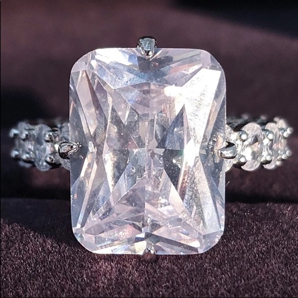 925 STERLING SILVER ENGAGEMENT RING, CUTE RING, SHINY RING. - Picture 5 of 6